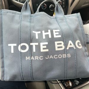 The small tote bag